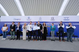 Imagen de Encabezan Felifer Macías y Mauricio Kuri la entrega del Auditorio en la Escuela Secundaria General No. 4 “Benito Juárez” 1