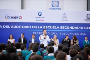 Imagen de Encabezan Felifer Macías y Mauricio Kuri la entrega del Auditorio en la Escuela Secundaria General No. 4 “Benito Juárez” 5