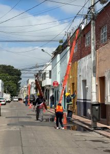Imagen de Continua el retiro de cableado en desuso de las principales avenidas de la capital 30