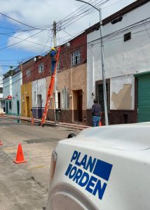Imagen de Continua el retiro de cableado en desuso de las principales avenidas de la capital 31