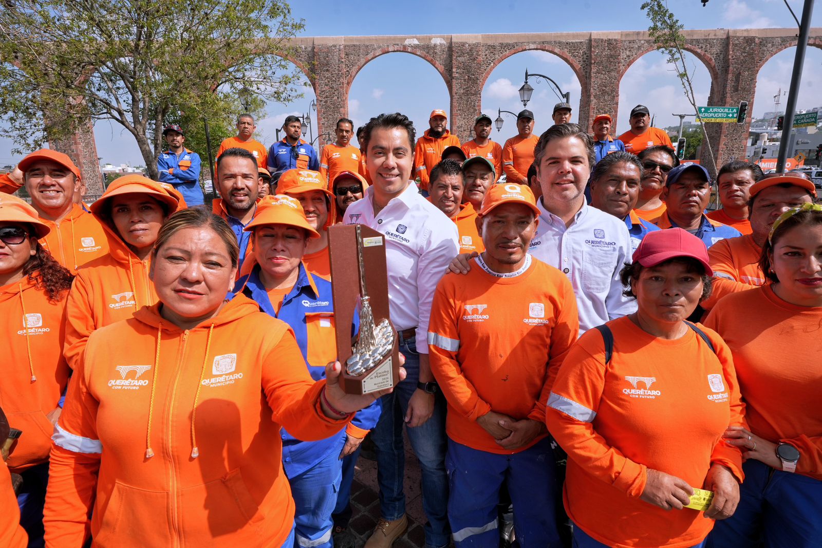 Imagen de Este premio nos llena de orgullo y nos compromete a seguir haciendo las cosas bien: Felifer Macías 2