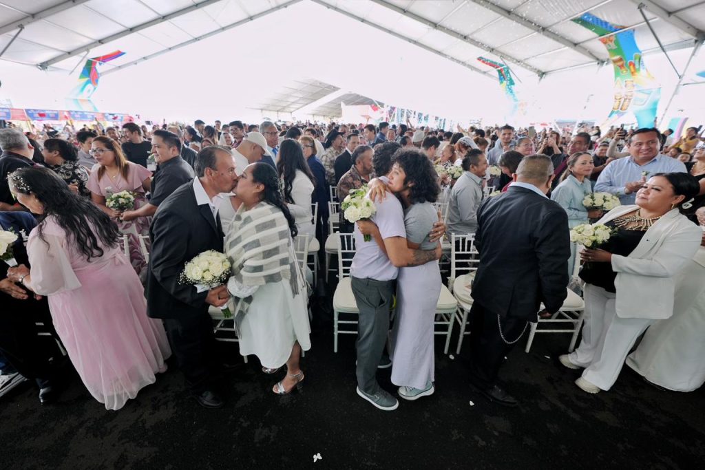 Imagen de Vivimos en la mejor ciudad de este país y así con familias fuertes, con matrimonios fuertes seguiremos construyéndola: Felifer Macías 16