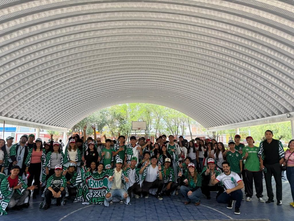 Imagen de Secretaría de Turismo Municipal promueve el turismo local entre estudiantes del COBAQ 4