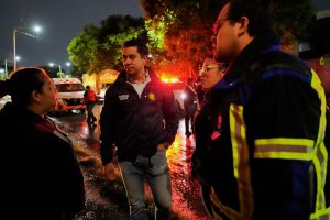 Imagen de Supervisa Felifer Macías atención por lluvias en Villas de Santiago 32
