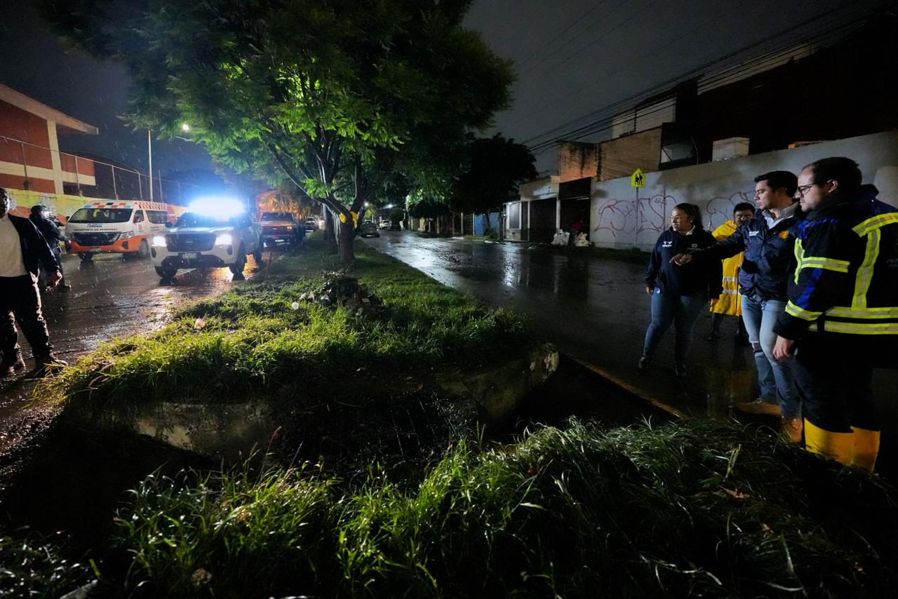 Imagen de Supervisa Felifer Macías atención por lluvias en Villas de Santiago 3