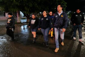 Imagen de Supervisa Felifer Macías atención por lluvias en Villas de Santiago 35