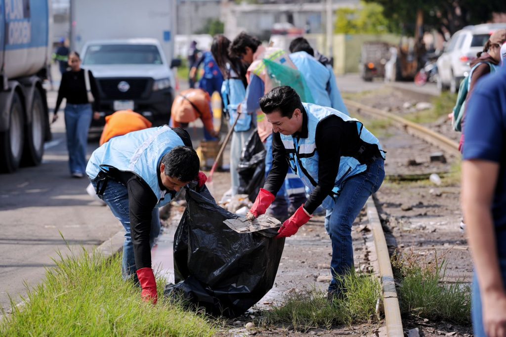 Imagen de No tirar basura también es cuidar a tu familia, a tus vecinos y a tu ciudad: Felifer Macías 14