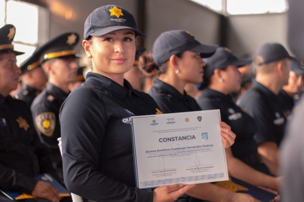 Imagen de Egresan 97 nuevos policías y agentes de seguridad de la SSPMQ en 2026 8