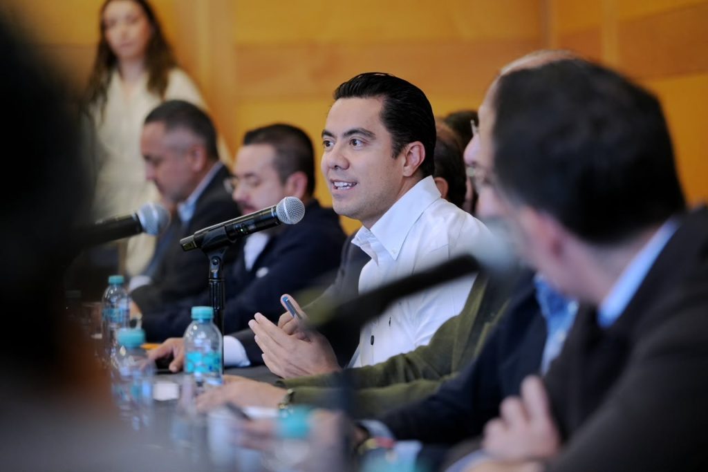 Imagen de Llama Felifer Macías a una comunicación sensible y oportuna sobre el operativo para el cierre parcial del Boulevard Bernardo Quintana 8