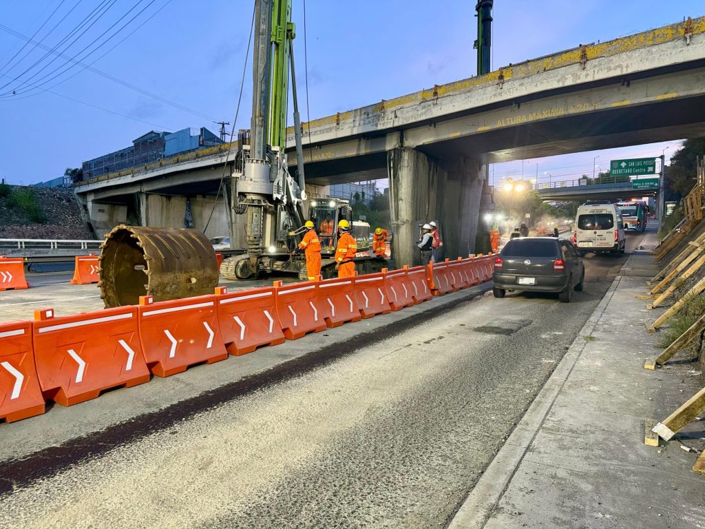 Imagen de Se implementan ajustes viales temporales en Bernardo Quintana por obra federal del tren México–Querétaro 18