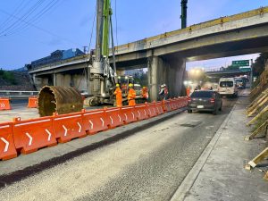 Imagen de Se implementan ajustes viales temporales en Bernardo Quintana por obra federal del tren México–Querétaro 2