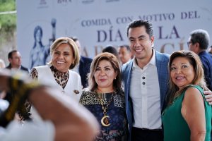 Imagen de Acompaña Felifer Macías a Mauricio Kuri en la conmemoración del Día de la Abogacía 1